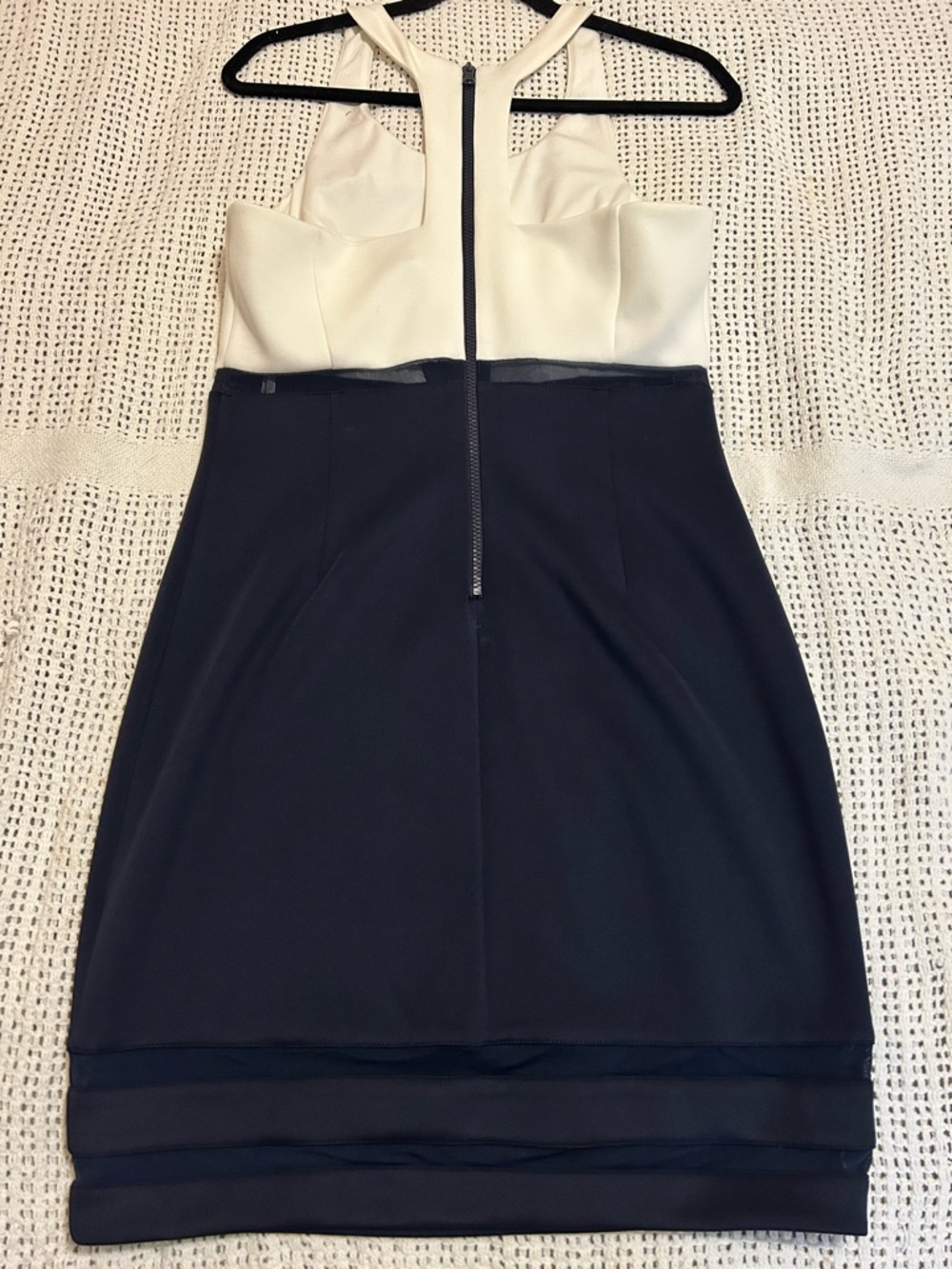 Guess Two-Tone Racerback Sheath Mini Dress in White and Navy Size 12 - Picture 8 of 8